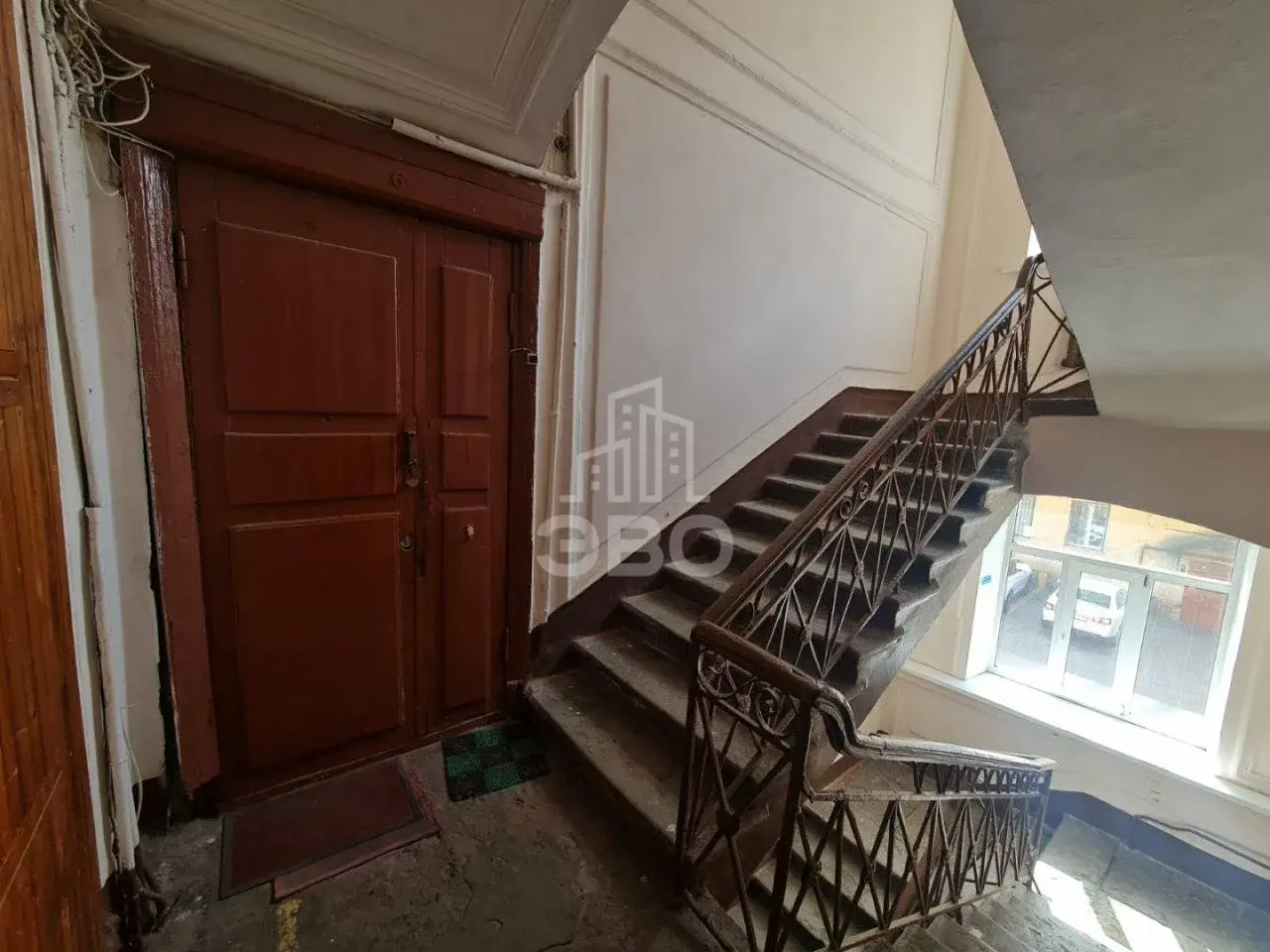 многокомнатная квартира в Санкт-Петербурге по адресу: Джамбула пер., 17