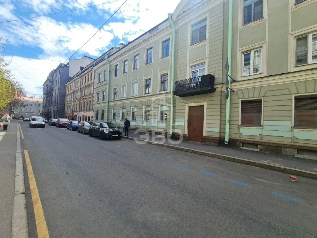 многокомнатная квартира в Санкт-Петербурге по адресу: Джамбула пер., 17