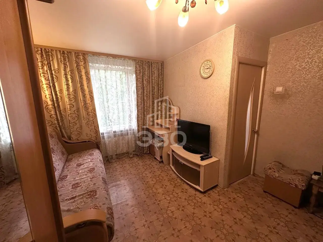 трехкомнатная квартира в Санкт-Петербурге по адресу: Червонного Казачества ул., 40