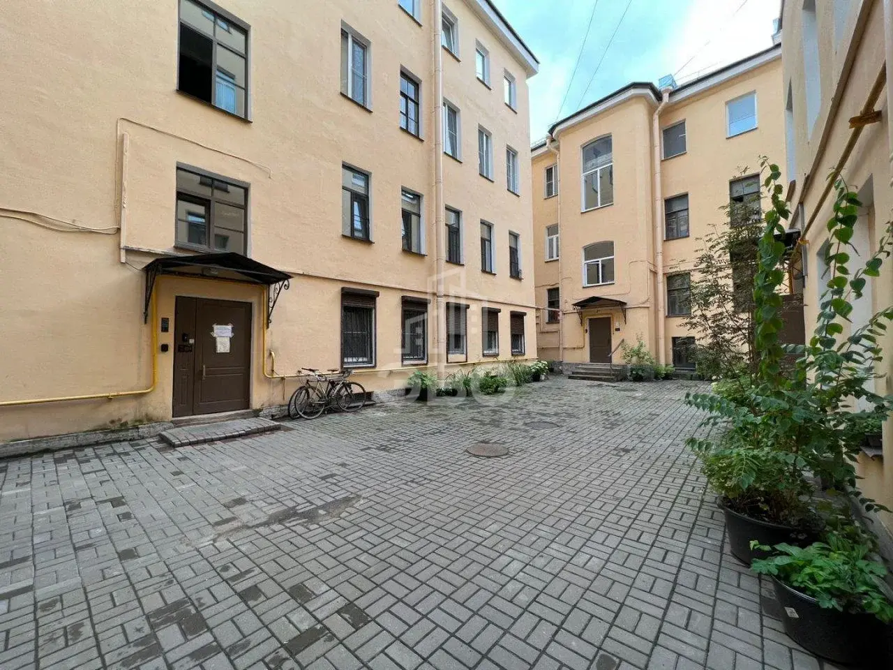 комната в Санкт-Петербурге по адресу: Дегтярная ул., 9