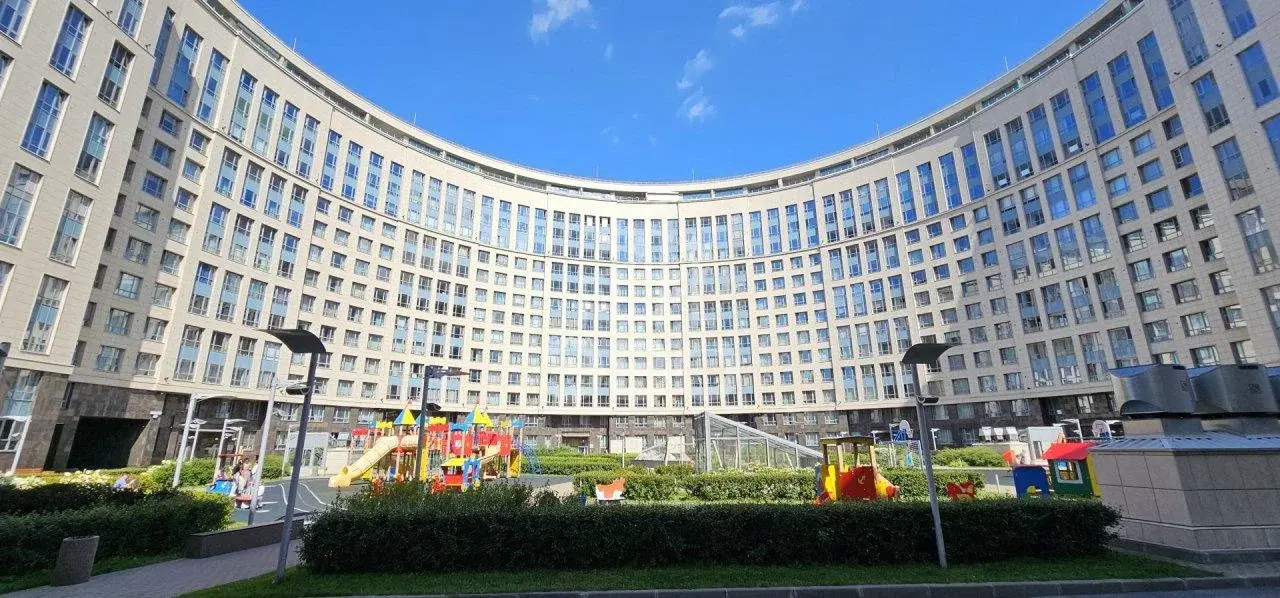 трехкомнатная квартира в Санкт-Петербурге по адресу: Ушаковская наб., 3, к 2, литера А
