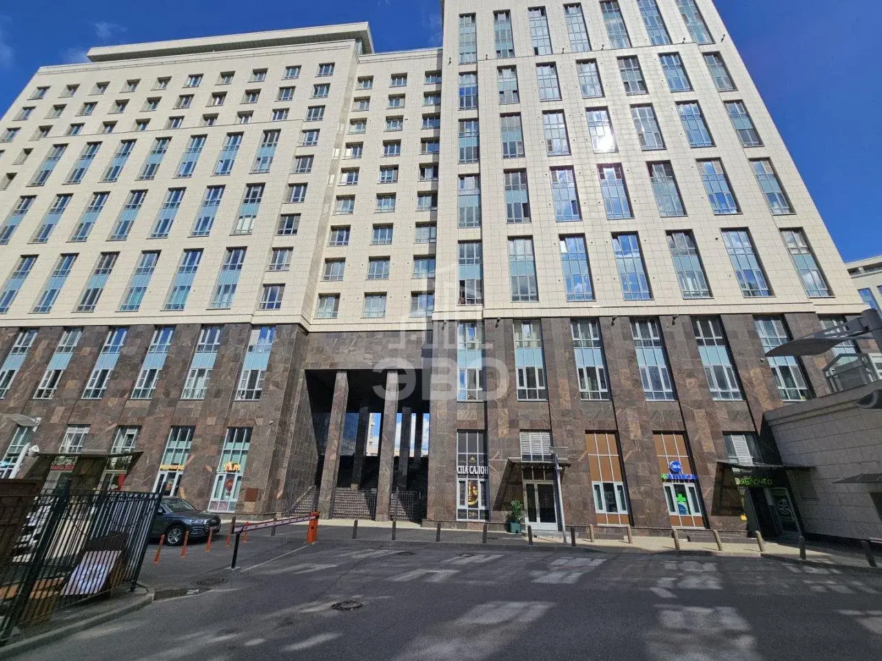 трехкомнатная квартира в Санкт-Петербурге по адресу: Ушаковская наб., 3, к 2, литера А
