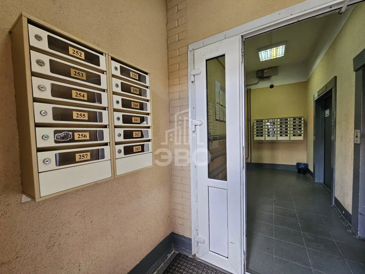 трехкомнатная квартира в Санкт-Петербурге по адресу: Савушкина ул., 127