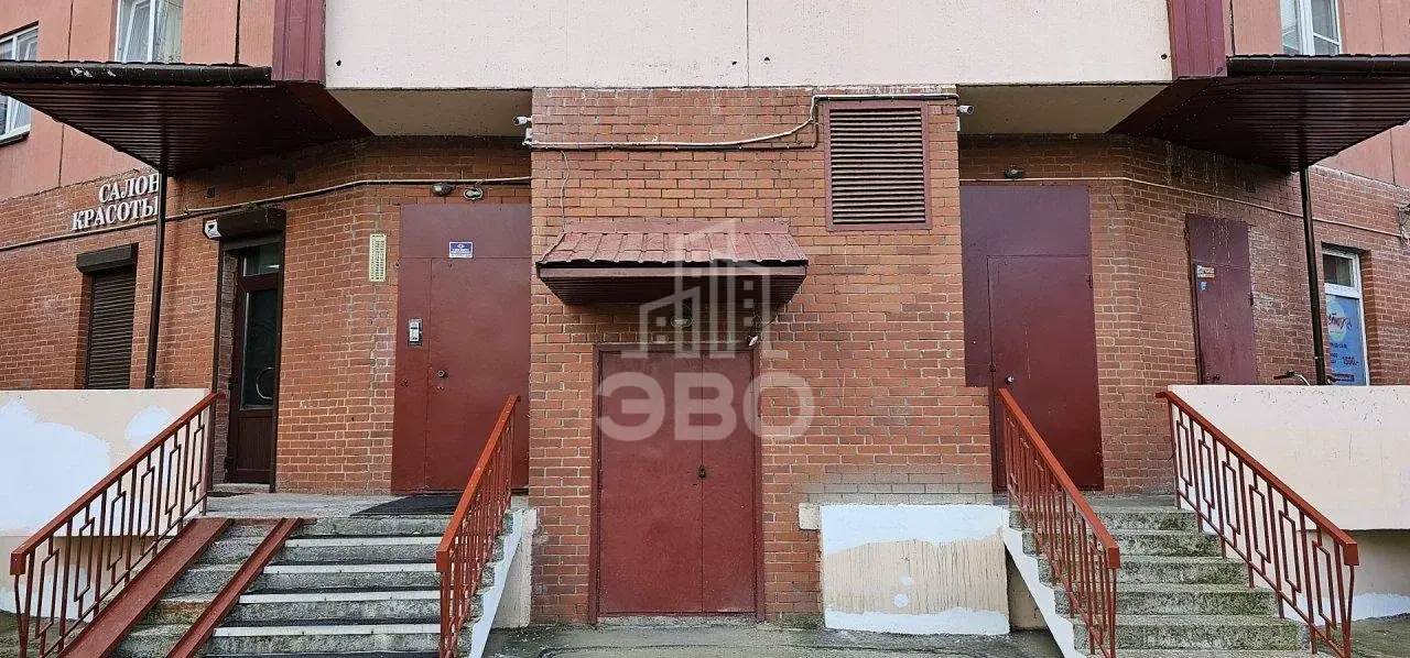 трехкомнатная квартира в Санкт-Петербурге по адресу: Савушкина ул., 127