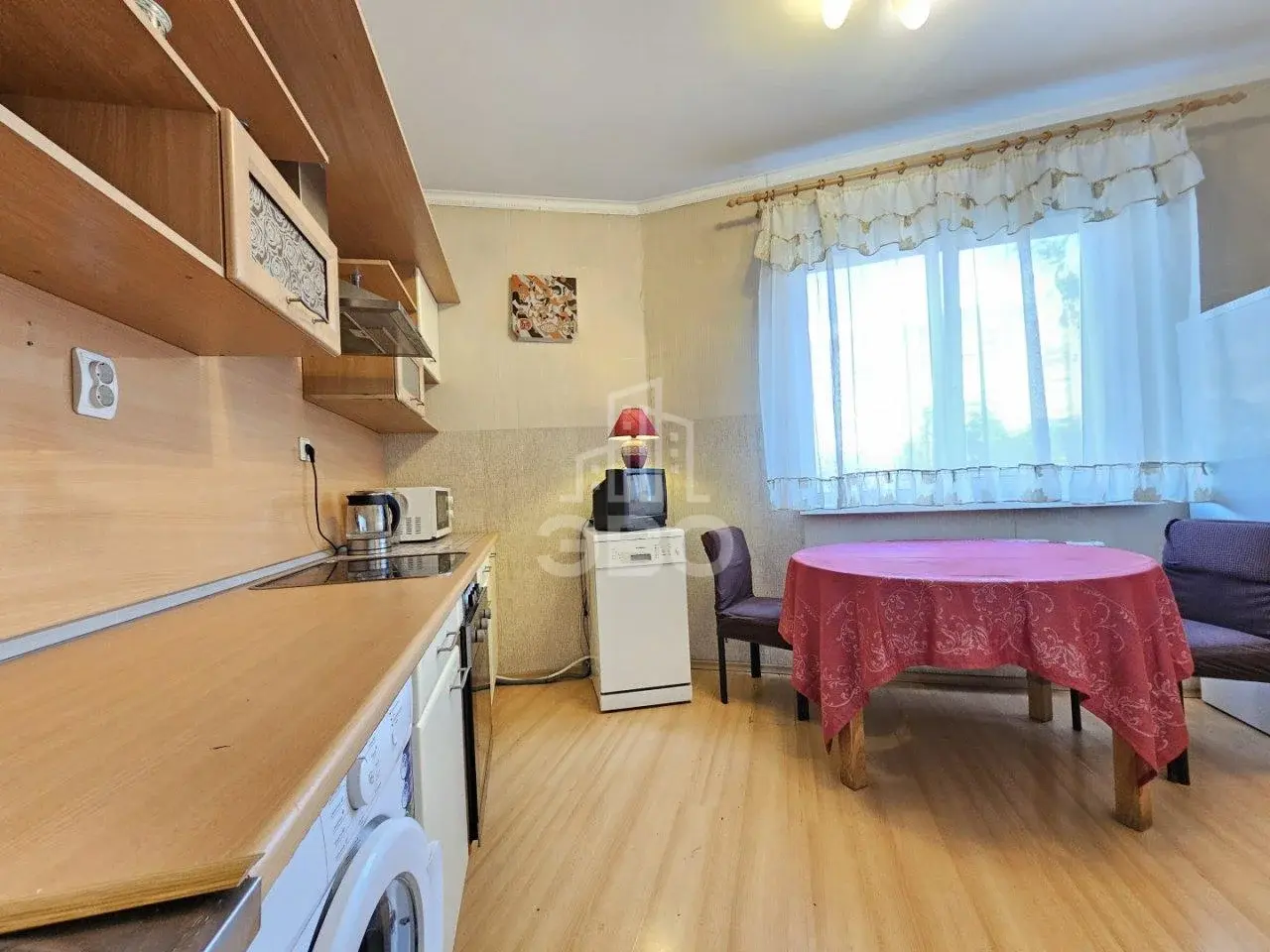 трехкомнатная квартира в Санкт-Петербурге по адресу: Савушкина ул., 127