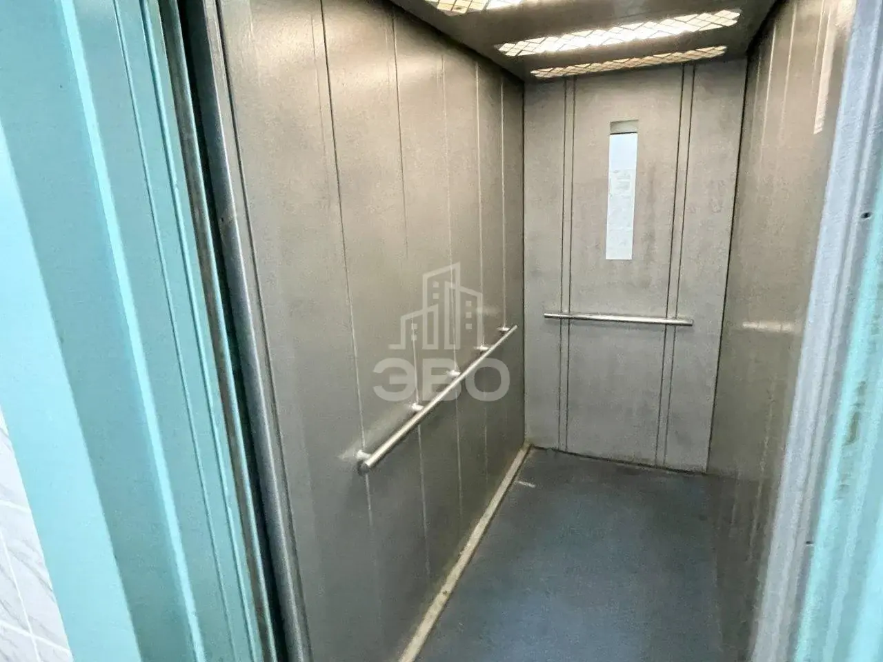 трехкомнатная квартира в Санкт-Петербурге по адресу: Сибирская ул., 16, литера А
