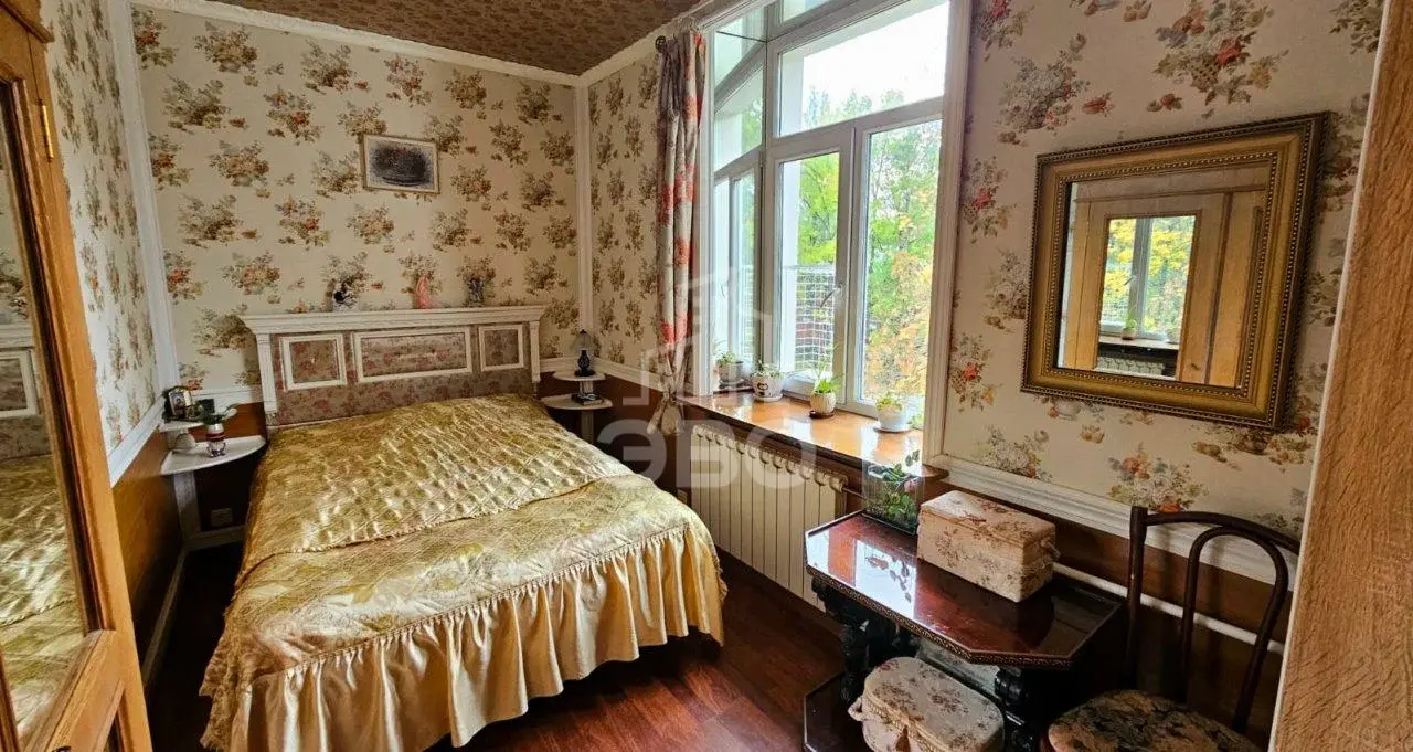 трехкомнатная квартира в Санкт-Петербурге по адресу: Обороны ул., 2, литера А