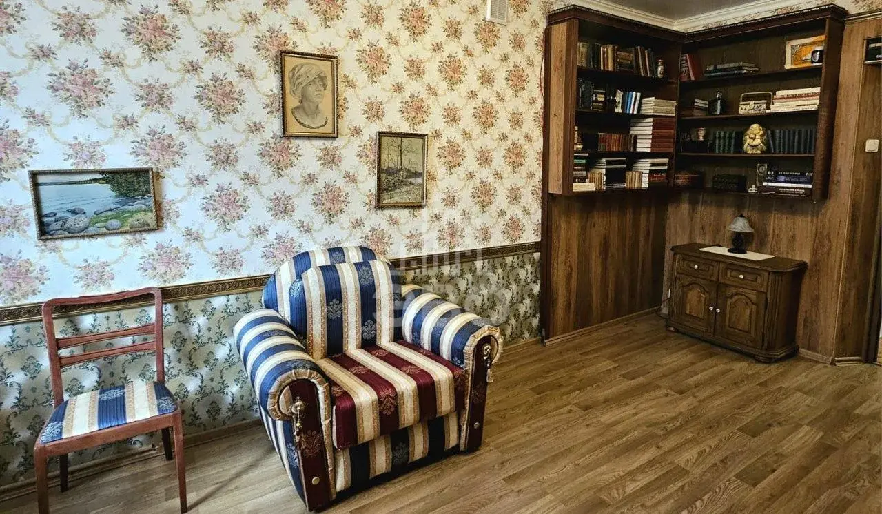 трехкомнатная квартира в Санкт-Петербурге по адресу: Обороны ул., 2, литера А