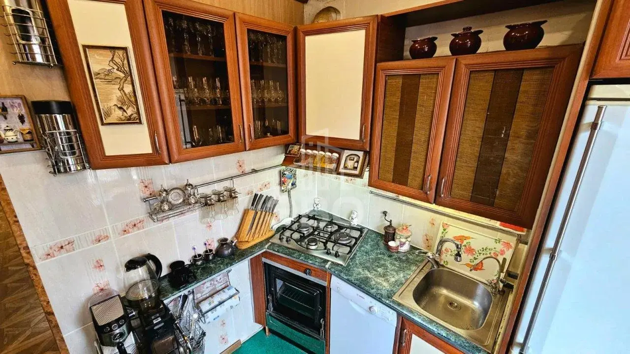 трехкомнатная квартира в Санкт-Петербурге по адресу: Обороны ул., 2, литера А