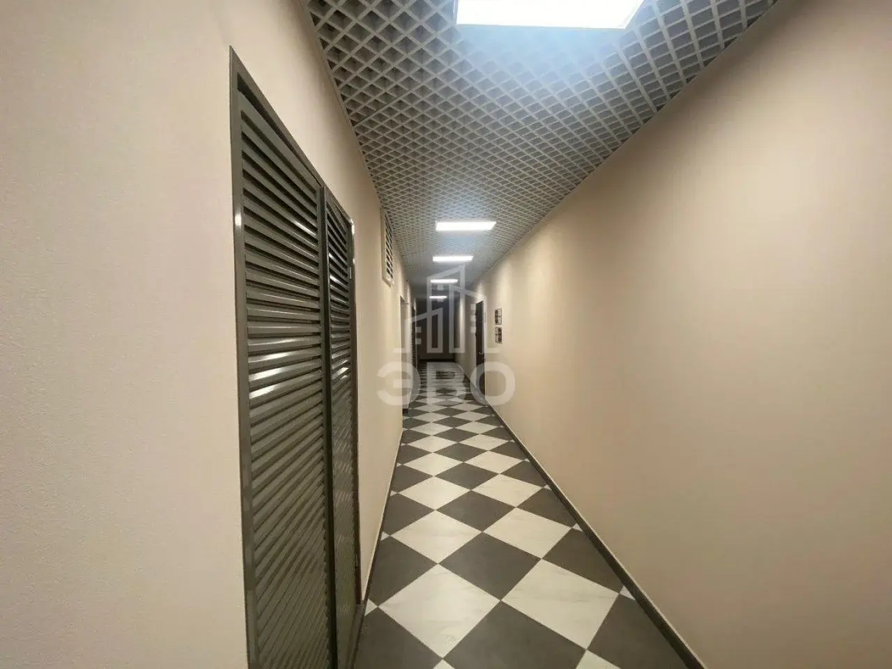 трехкомнатная квартира в Санкт-Петербурге по адресу: Дыбенко ул., 2