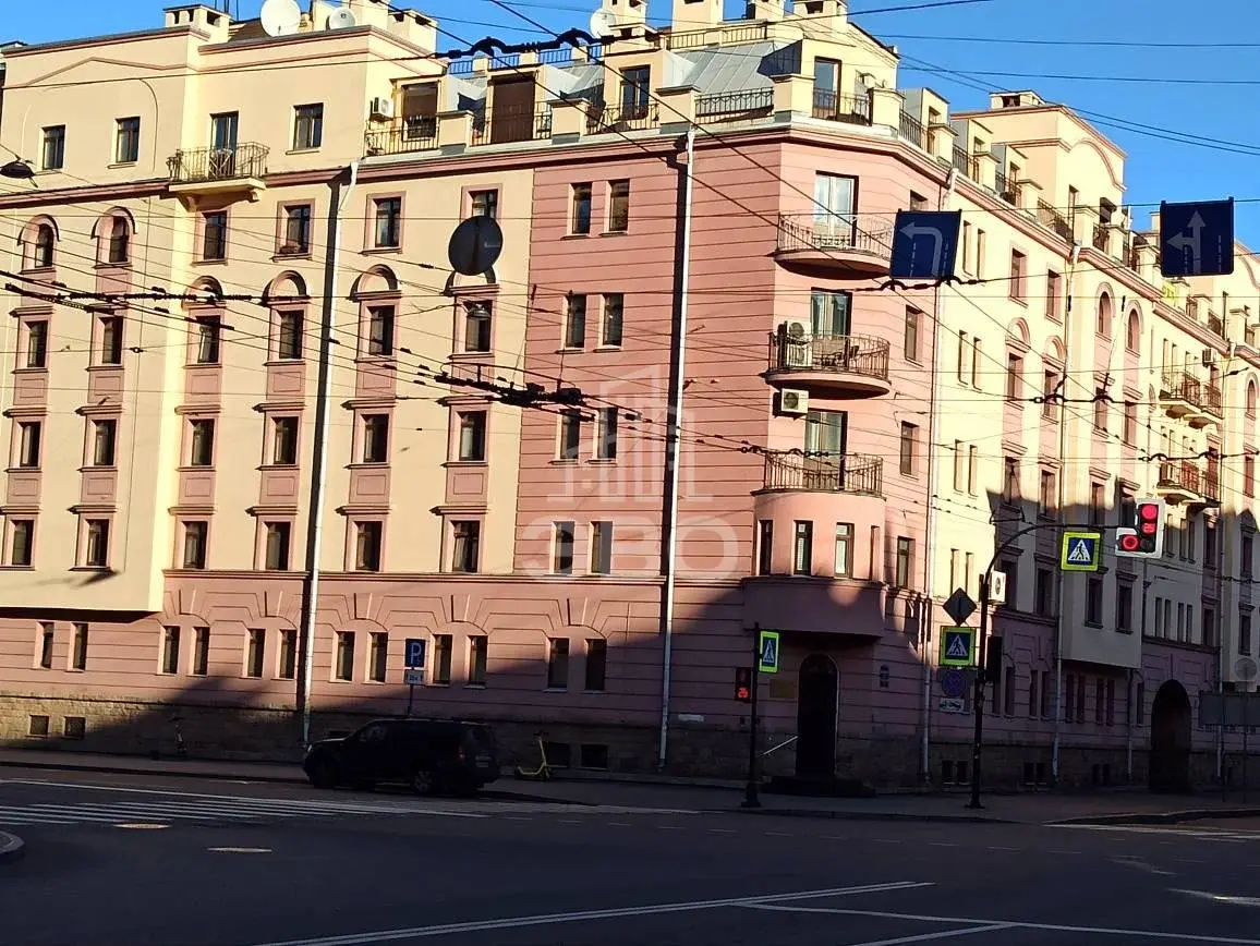 трехкомнатная квартира в Санкт-Петербурге по адресу: Мытнинская ул., 2