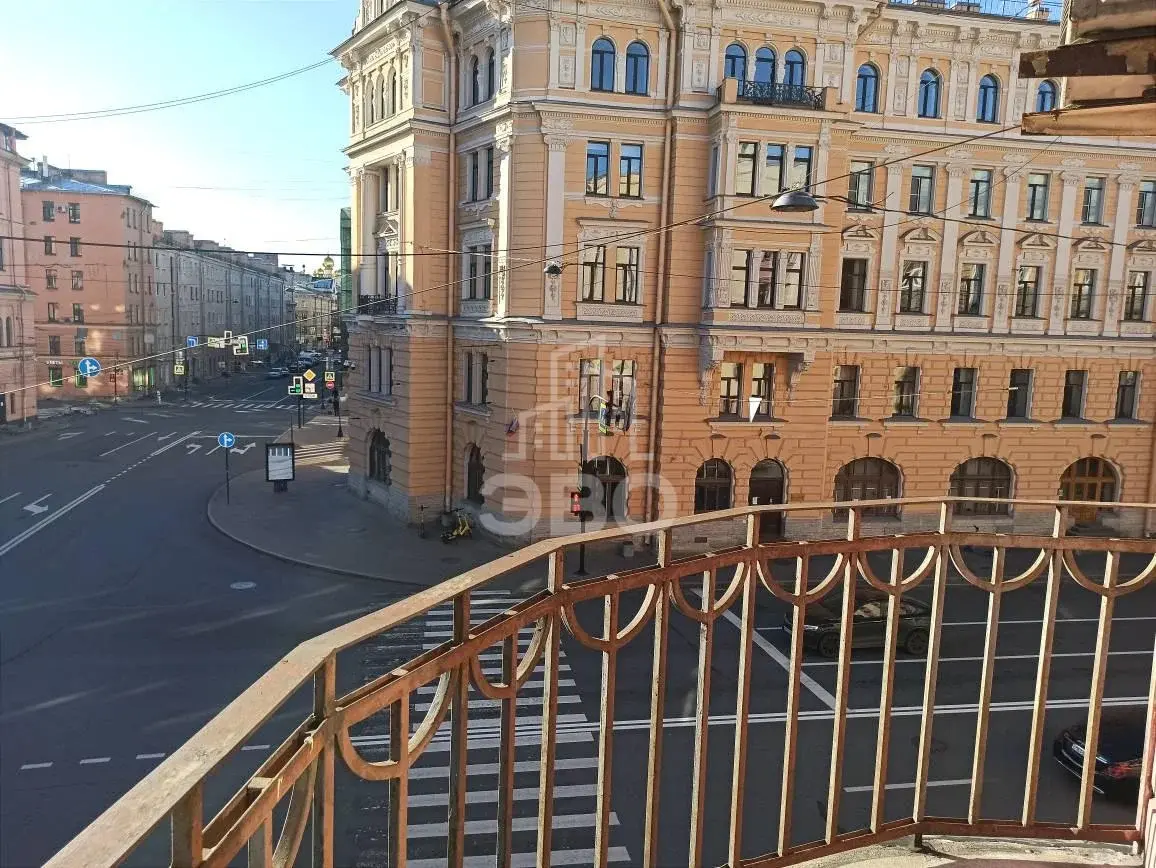 трехкомнатная квартира в Санкт-Петербурге по адресу: Мытнинская ул., 2