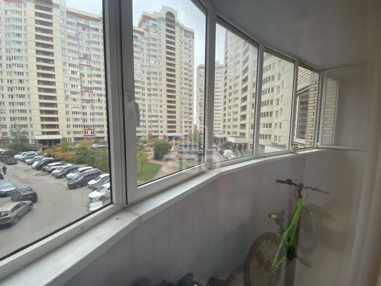 трехкомнатная квартира в Санкт-Петербурге по адресу: Ворошилова ул., 27, к 2
