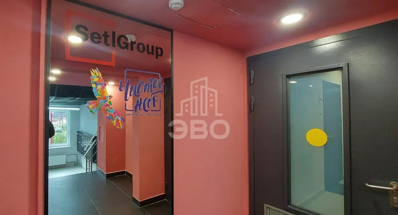 трехкомнатная квартира в Санкт-Петербурге по адресу: Верхне-Каменская ул., 9, к 1, строение 1