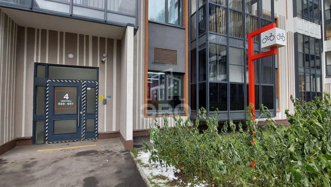 трехкомнатная квартира в Санкт-Петербурге по адресу: Верхне-Каменская ул., 9, к 1, строение 1