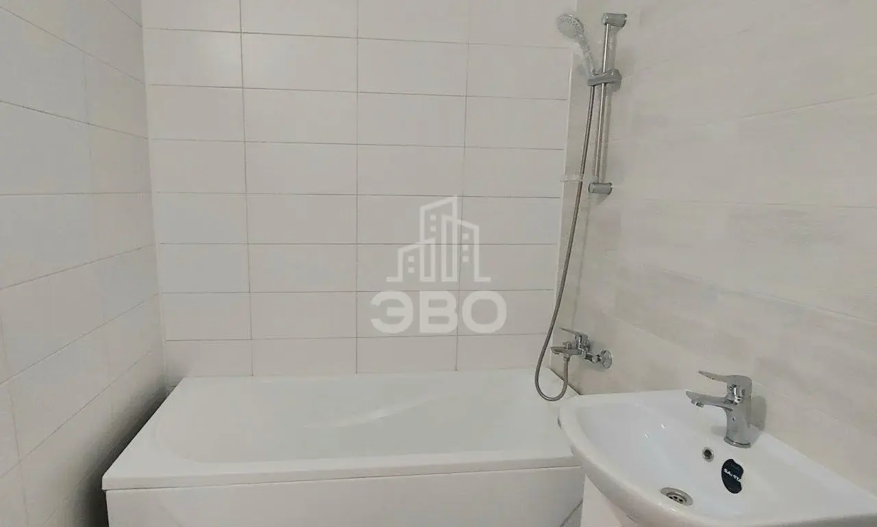 трехкомнатная квартира в Санкт-Петербурге по адресу: Верхне-Каменская ул., 9, к 1, строение 1