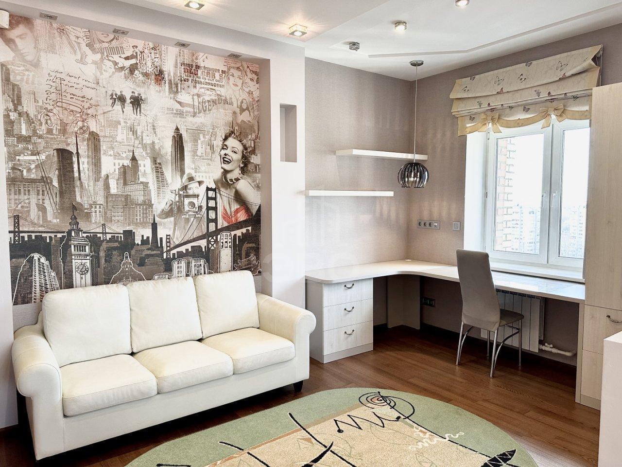 четырехкомнатная квартира в Санкт-Петербурге по адресу: Пражская ул., 44