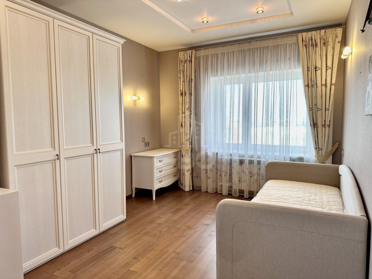 четырехкомнатная квартира в Санкт-Петербурге по адресу: Пражская ул., 44