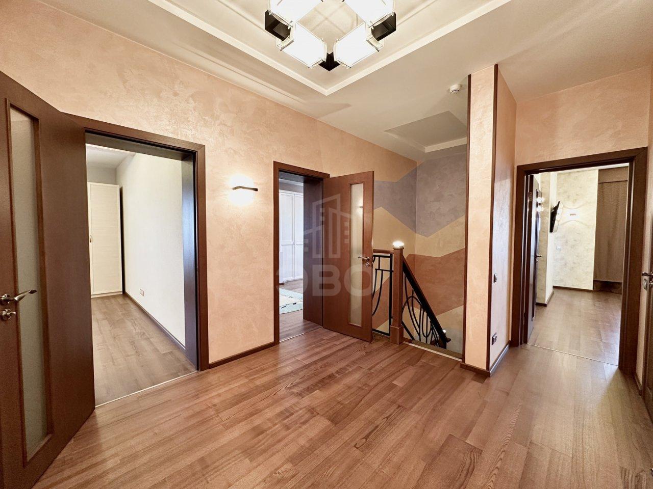 четырехкомнатная квартира в Санкт-Петербурге по адресу: Пражская ул., 44