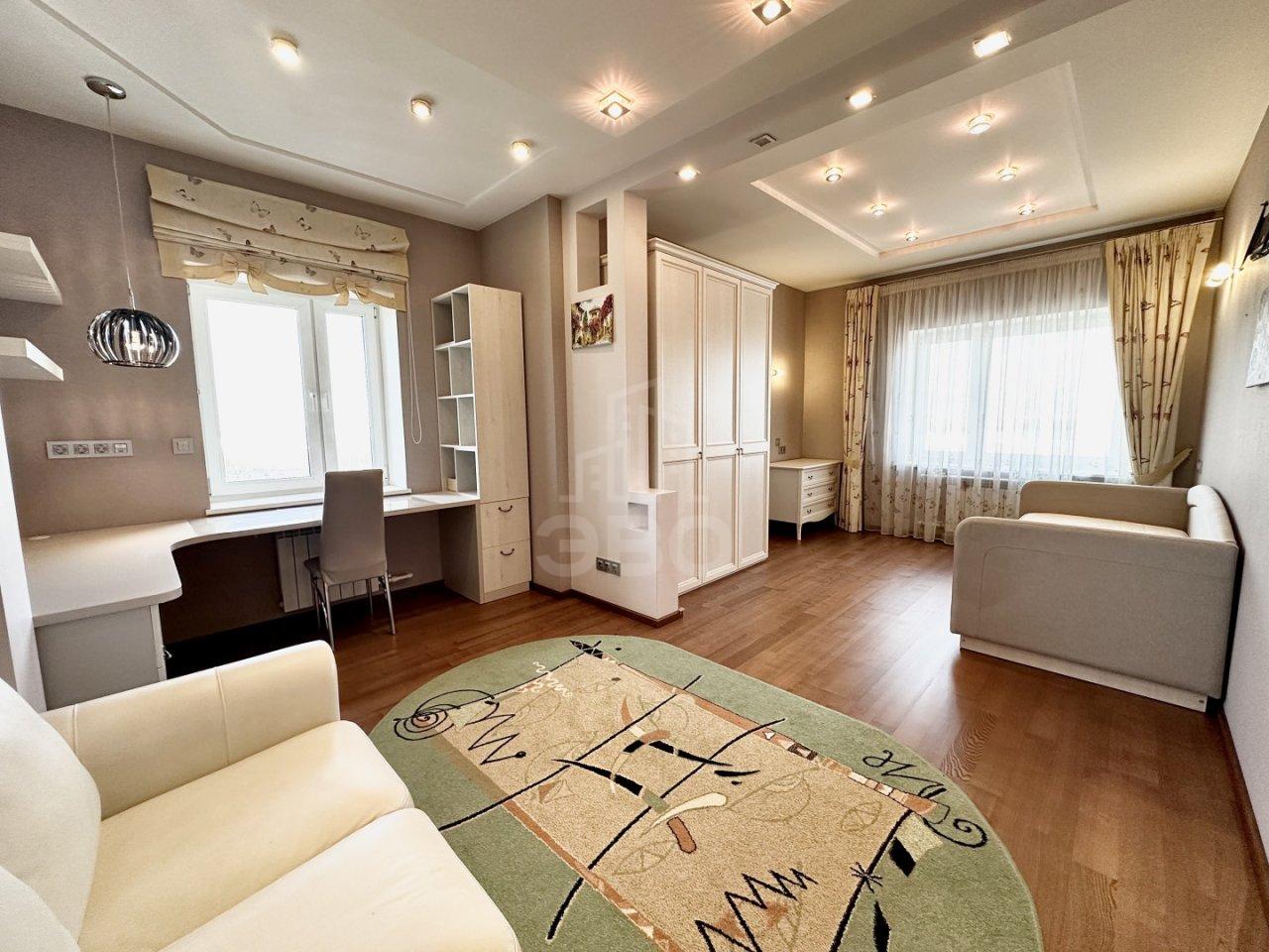 четырехкомнатная квартира в Санкт-Петербурге по адресу: Пражская ул., 44