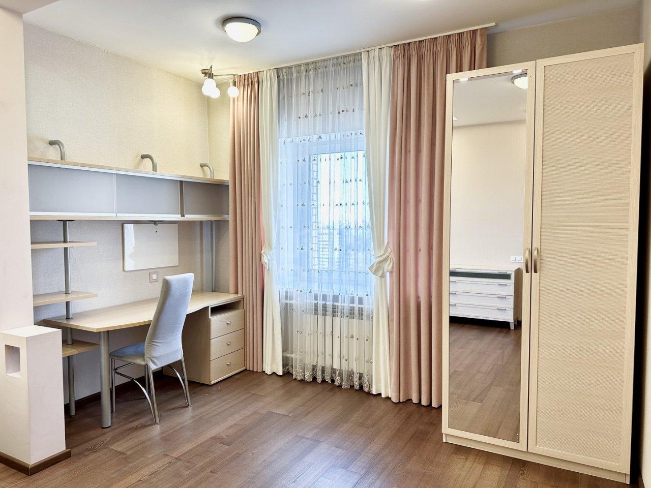 четырехкомнатная квартира в Санкт-Петербурге по адресу: Пражская ул., 44