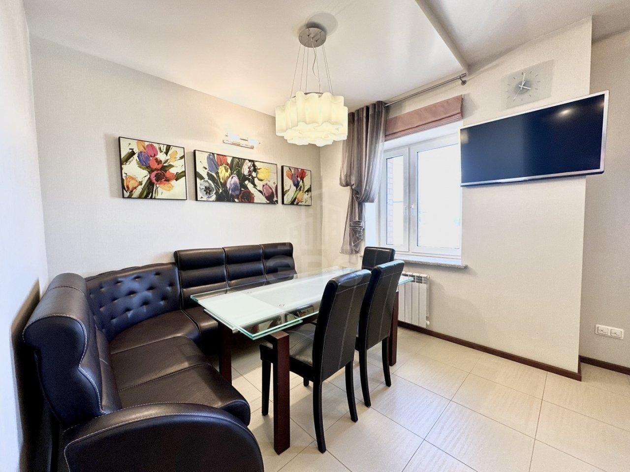 четырехкомнатная квартира в Санкт-Петербурге по адресу: Пражская ул., 44