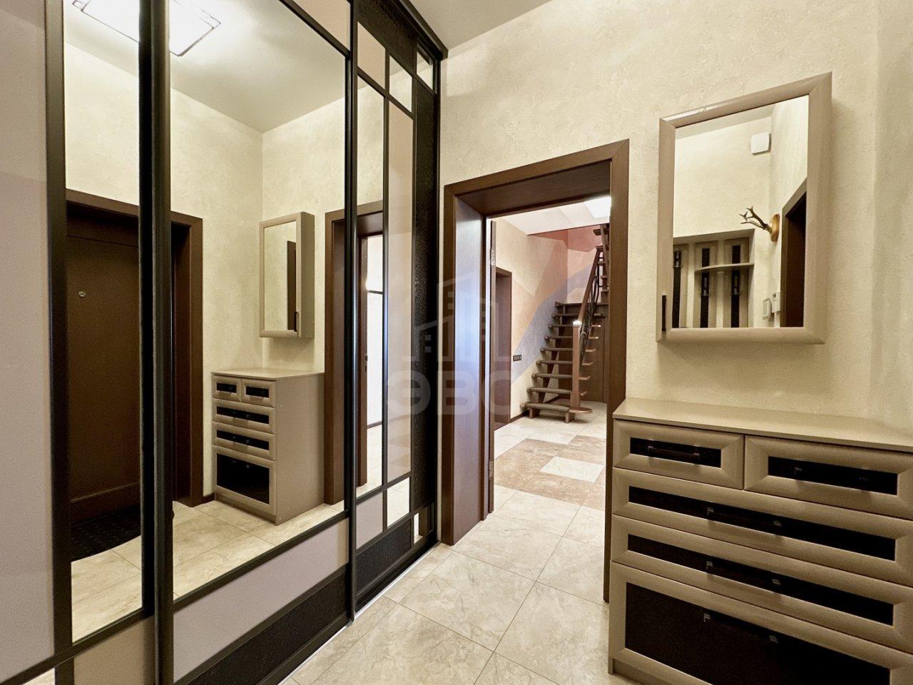 четырехкомнатная квартира в Санкт-Петербурге по адресу: Пражская ул., 44