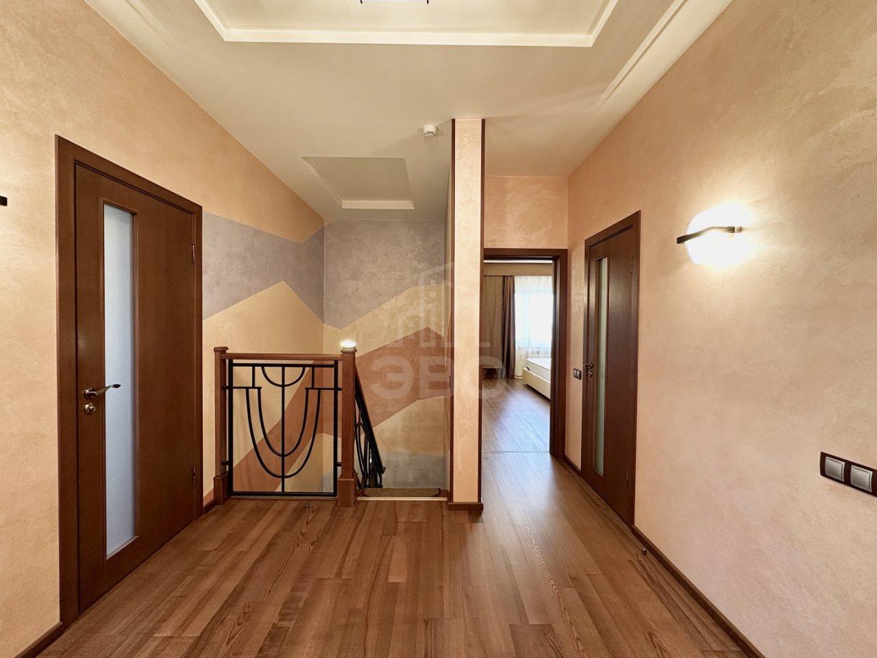 четырехкомнатная квартира в Санкт-Петербурге по адресу: Пражская ул., 44