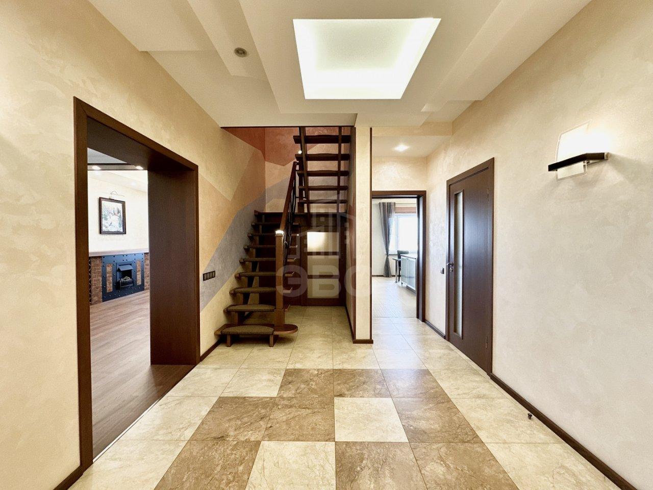 четырехкомнатная квартира в Санкт-Петербурге по адресу: Пражская ул., 44