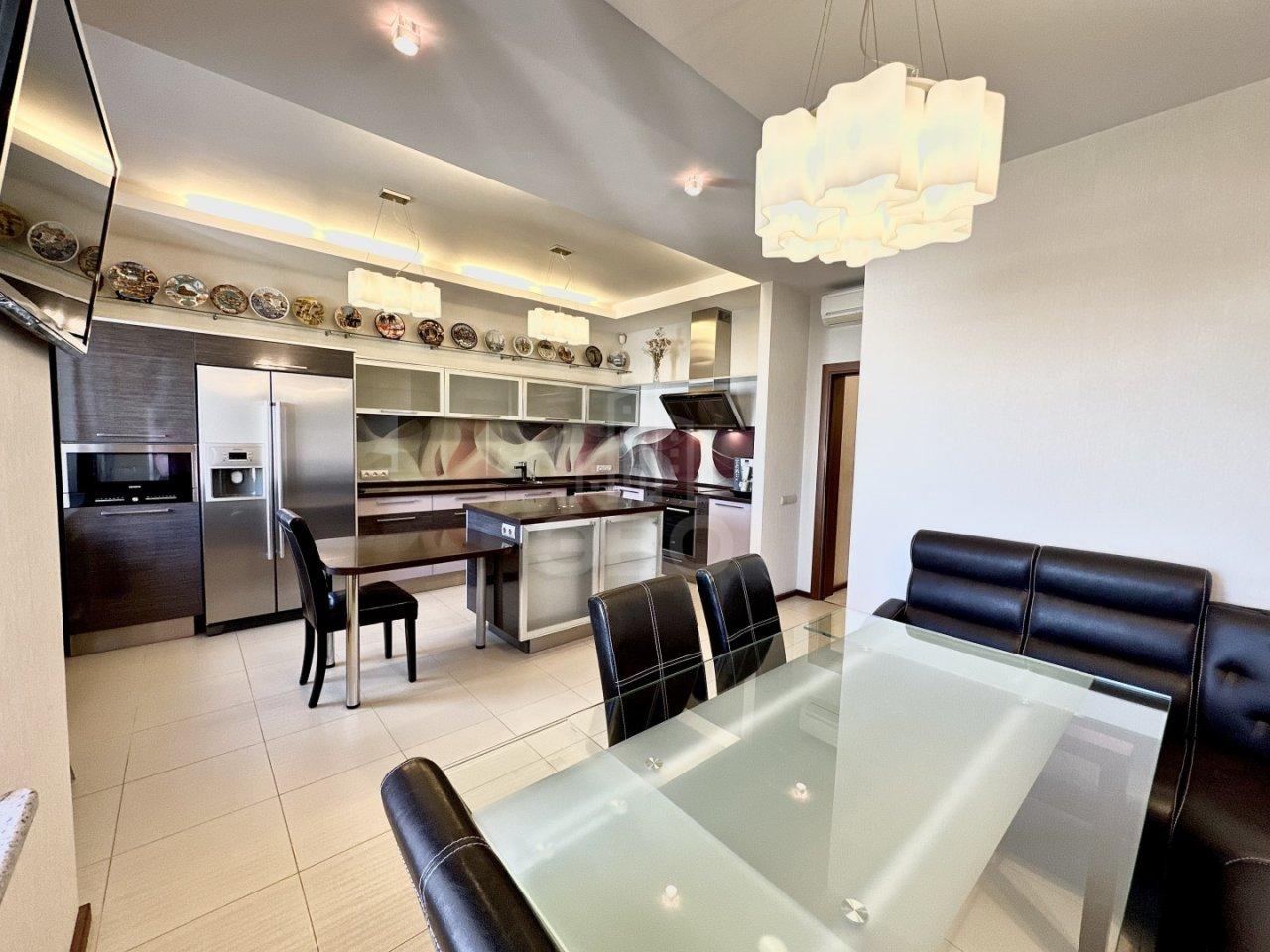 четырехкомнатная квартира в Санкт-Петербурге по адресу: Пражская ул., 44