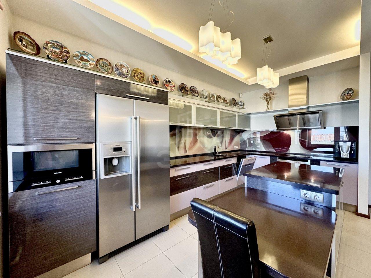 четырехкомнатная квартира в Санкт-Петербурге по адресу: Пражская ул., 44