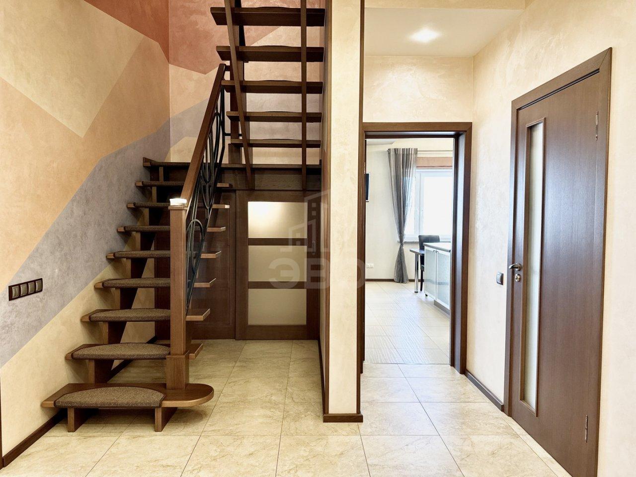 четырехкомнатная квартира в Санкт-Петербурге по адресу: Пражская ул., 44