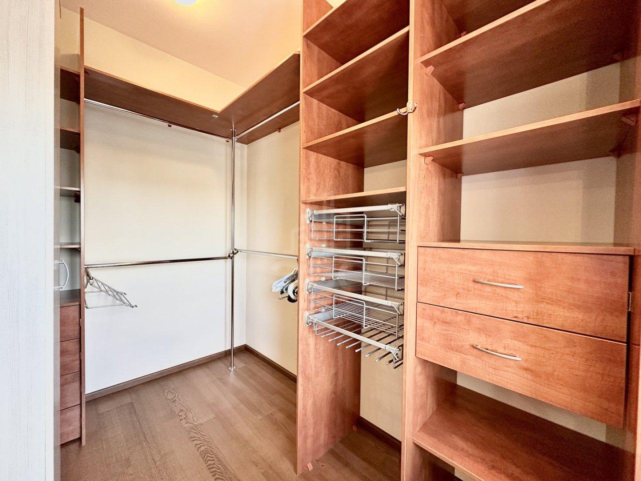 четырехкомнатная квартира в Санкт-Петербурге по адресу: Пражская ул., 44