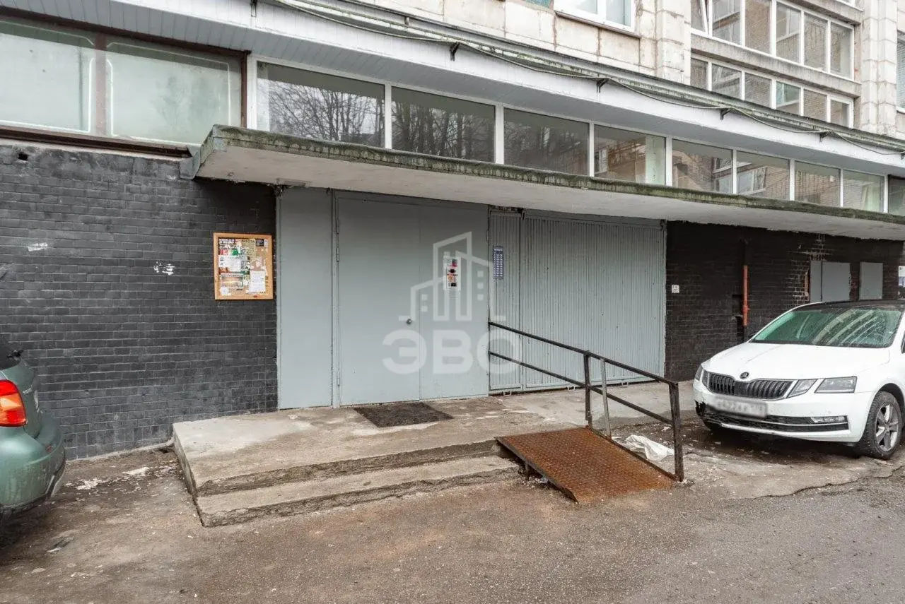 четырехкомнатная квартира в Санкт-Петербурге по адресу: Московское ш., 10