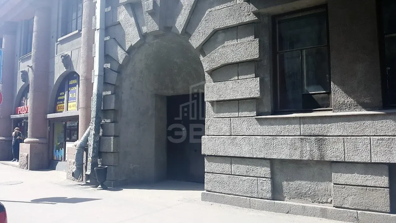 трехкомнатная квартира в Санкт-Петербурге по адресу: Большой П.С. пр-кт., 102