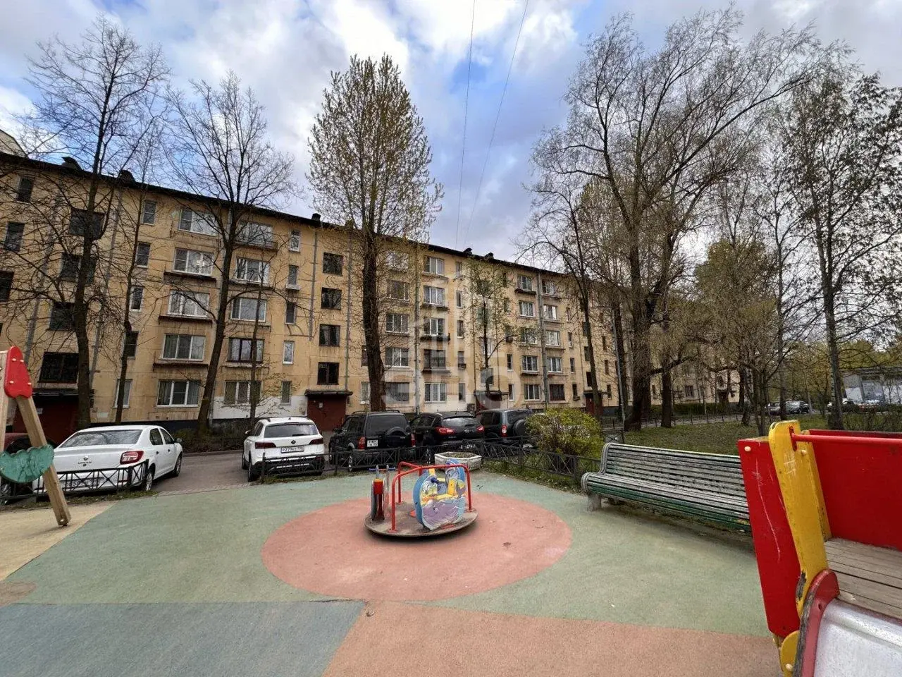 трехкомнатная квартира в Санкт-Петербурге по адресу: Новаторов б-р., 45
