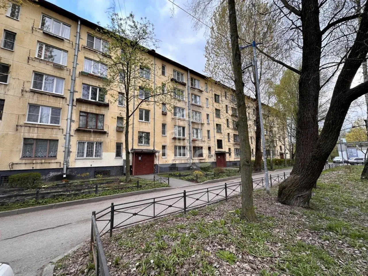 трехкомнатная квартира в Санкт-Петербурге по адресу: Новаторов б-р., 45