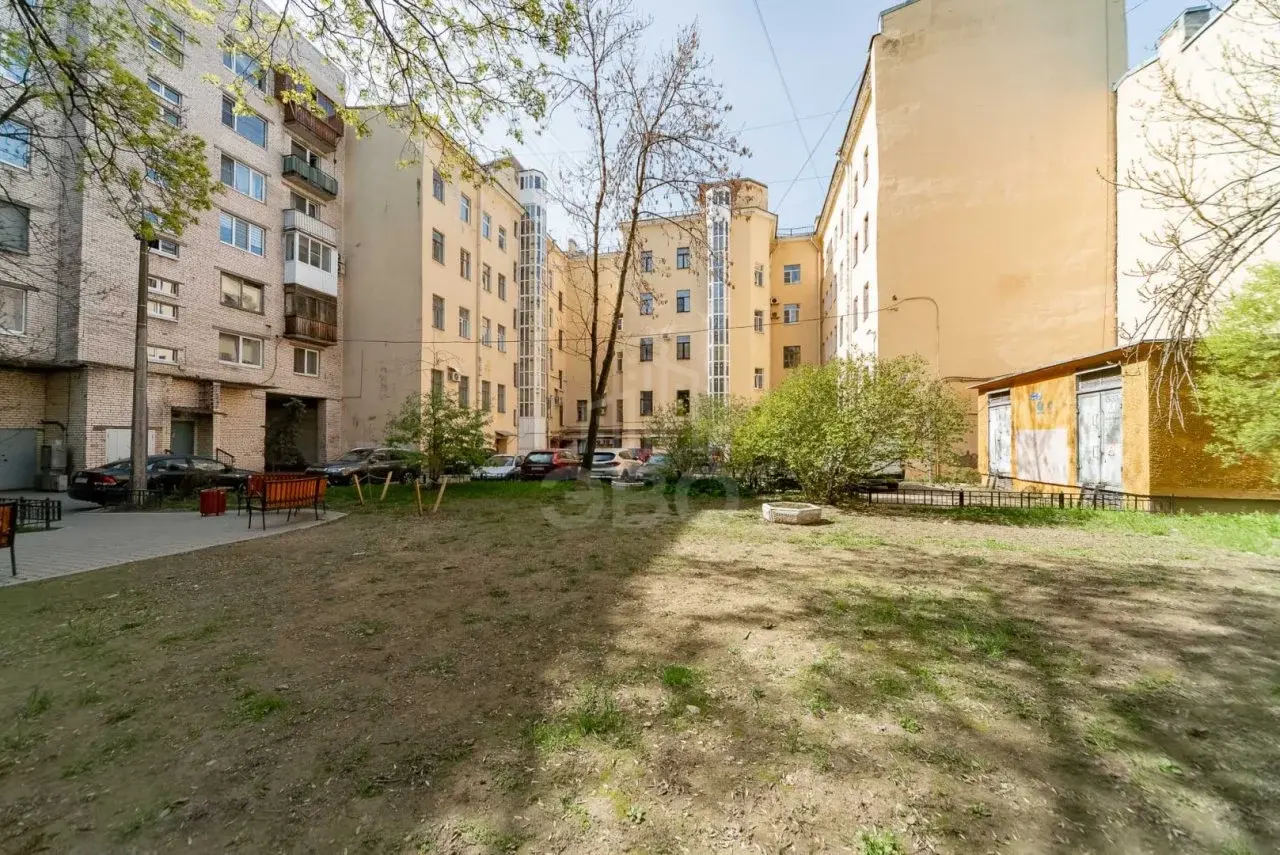 трехкомнатная квартира в Санкт-Петербурге по адресу: 12-я В.О. линия, 7