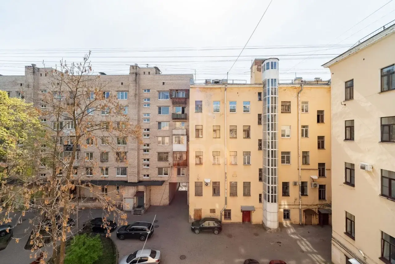 трехкомнатная квартира в Санкт-Петербурге по адресу: 12-я В.О. линия, 7