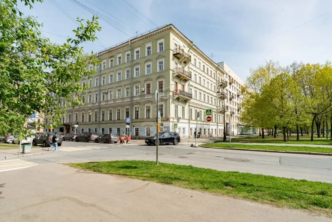 трехкомнатная квартира в Санкт-Петербурге по адресу: 12-я В.О. линия, 7