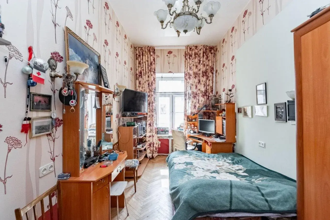 трехкомнатная квартира в Санкт-Петербурге по адресу: 12-я В.О. линия, 7