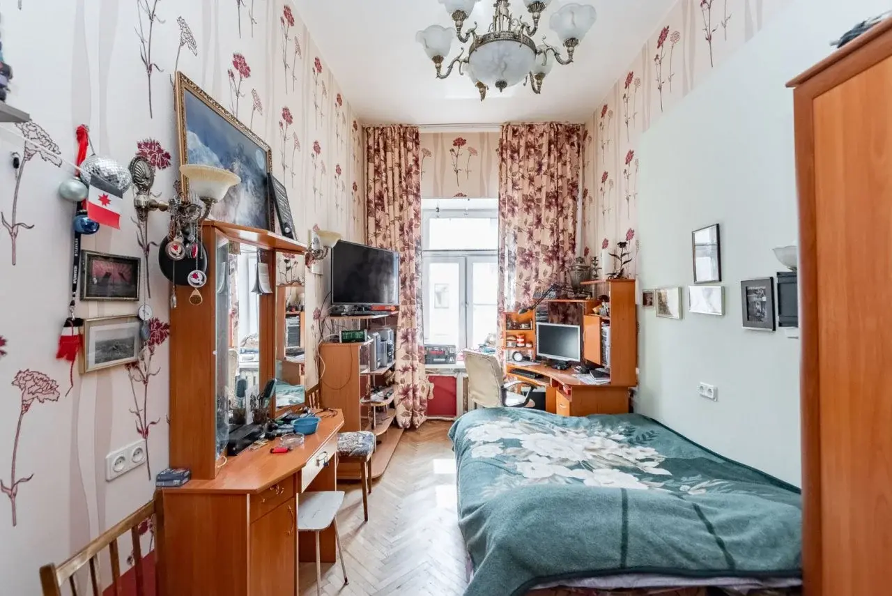 трехкомнатная квартира в Санкт-Петербурге по адресу: 12-я В.О. линия, 7