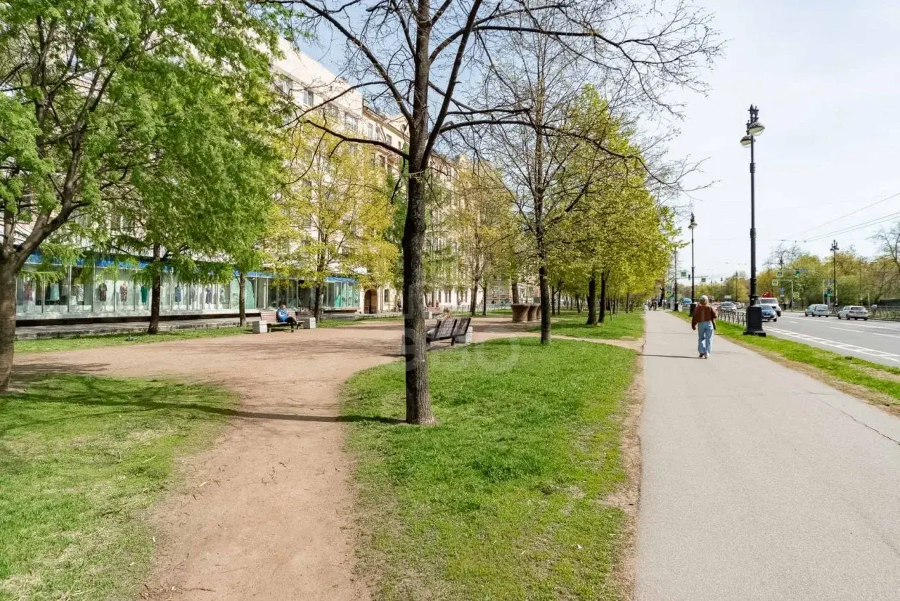 трехкомнатная квартира в Санкт-Петербурге по адресу: 12-я В.О. линия, 7