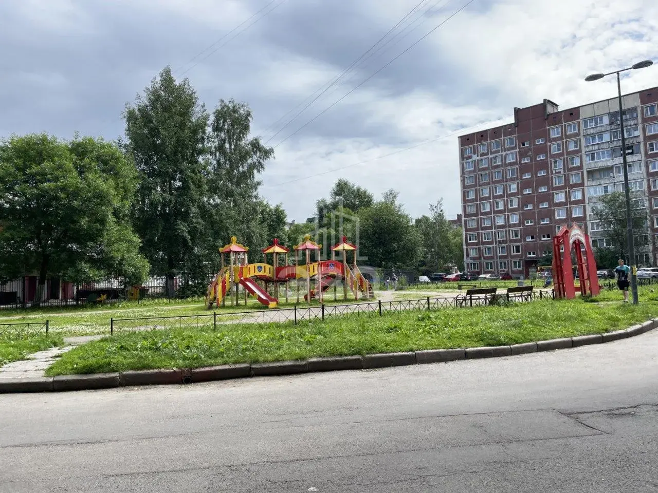 трехкомнатная квартира в Санкт-Петербурге по адресу: Ударников проспект, 19, к 3