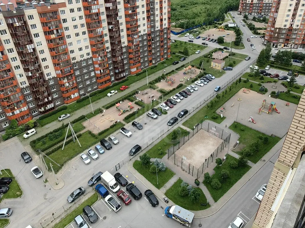 трехкомнатная квартира в Санкт-Петербурге по адресу: Шоссе в Лаврики ул., 74, к 1