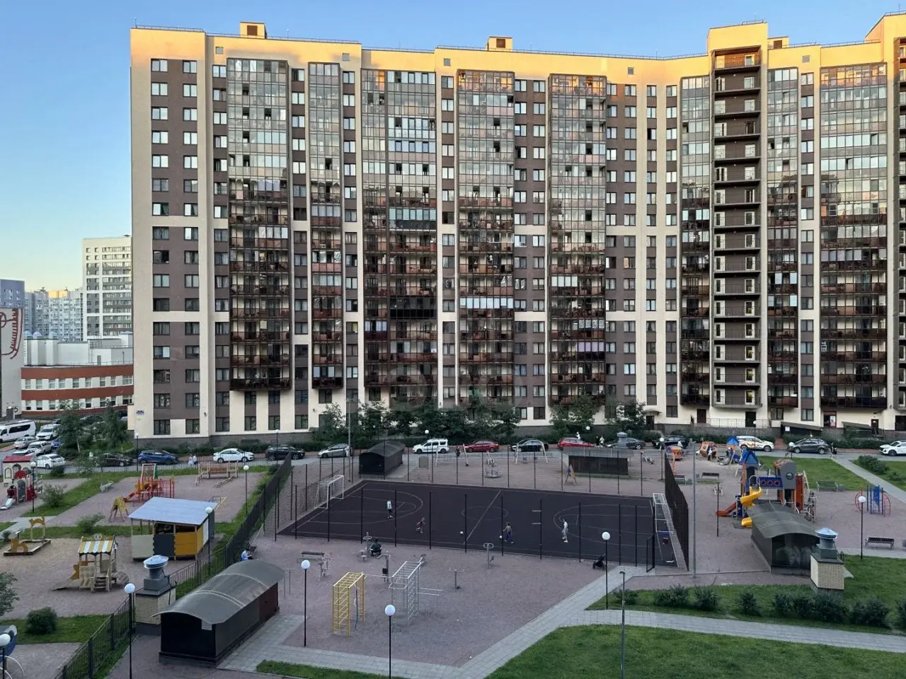 трехкомнатная квартира в Ленинградской области по адресу: Менделеева б-р., 12, к 1