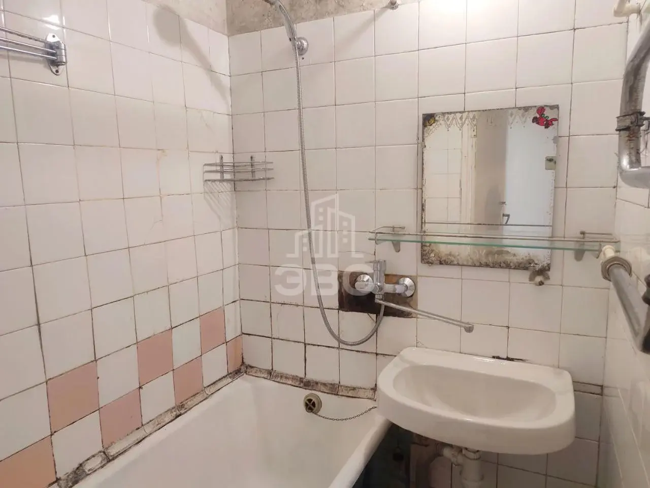 трехкомнатная квартира в Санкт-Петербурге по адресу: Тамбасова ул., 6, к 1