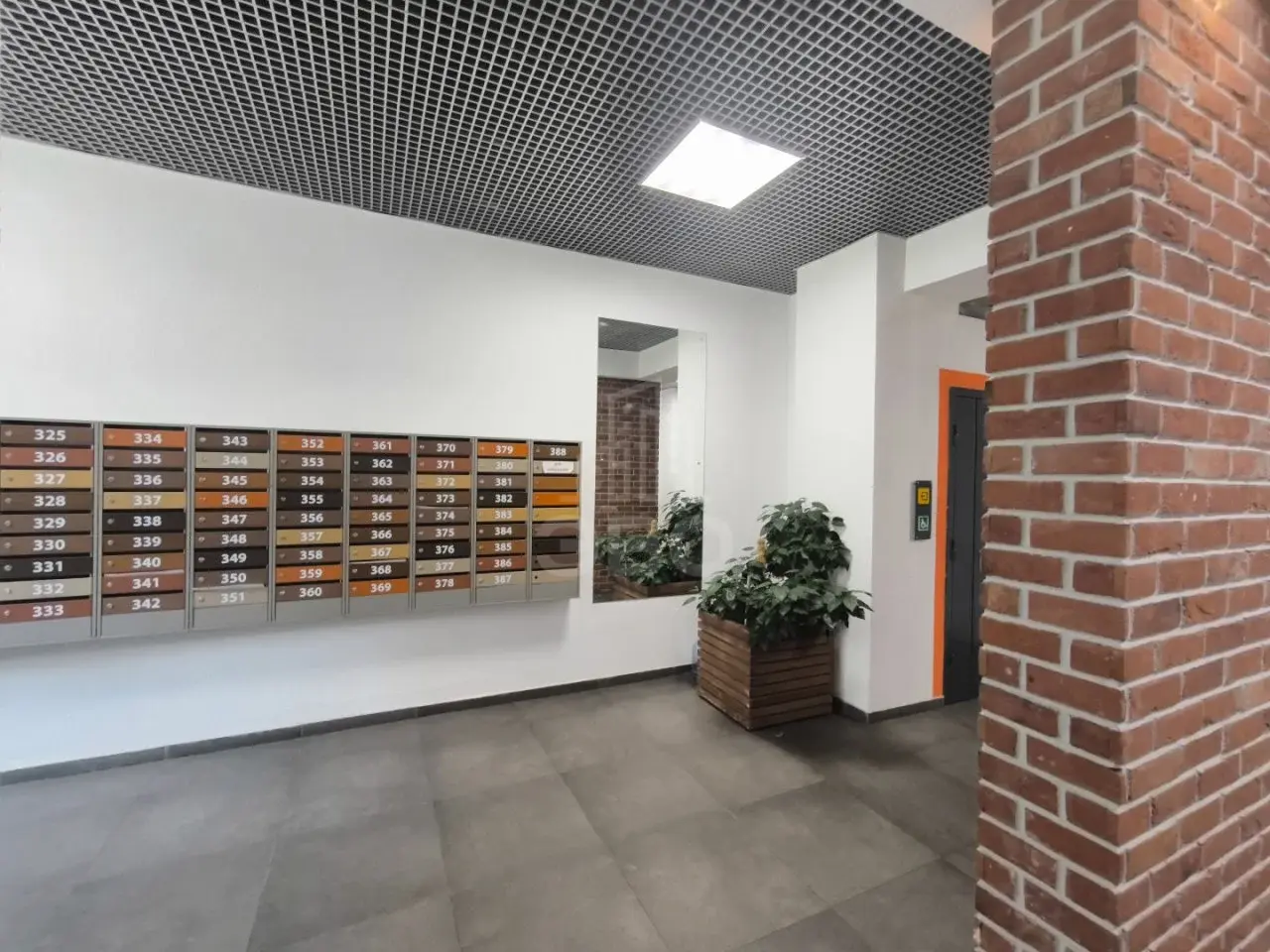 трехкомнатная квартира в Санкт-Петербурге по адресу: Шишкина ул., 303, к 1