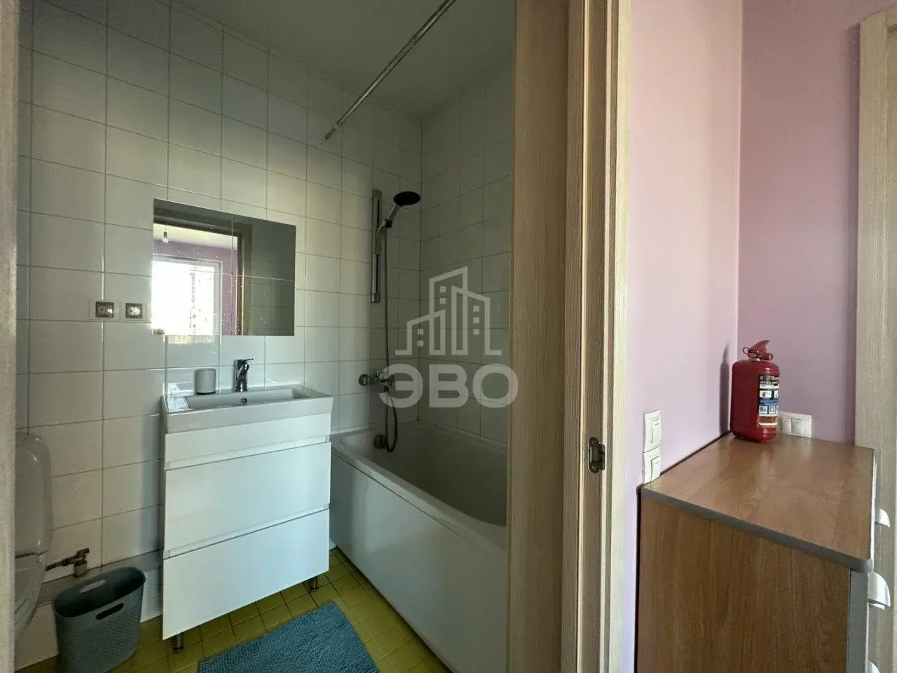 трехкомнатная квартира в Санкт-Петербурге по адресу: Оптиков ул., 34, к 1
