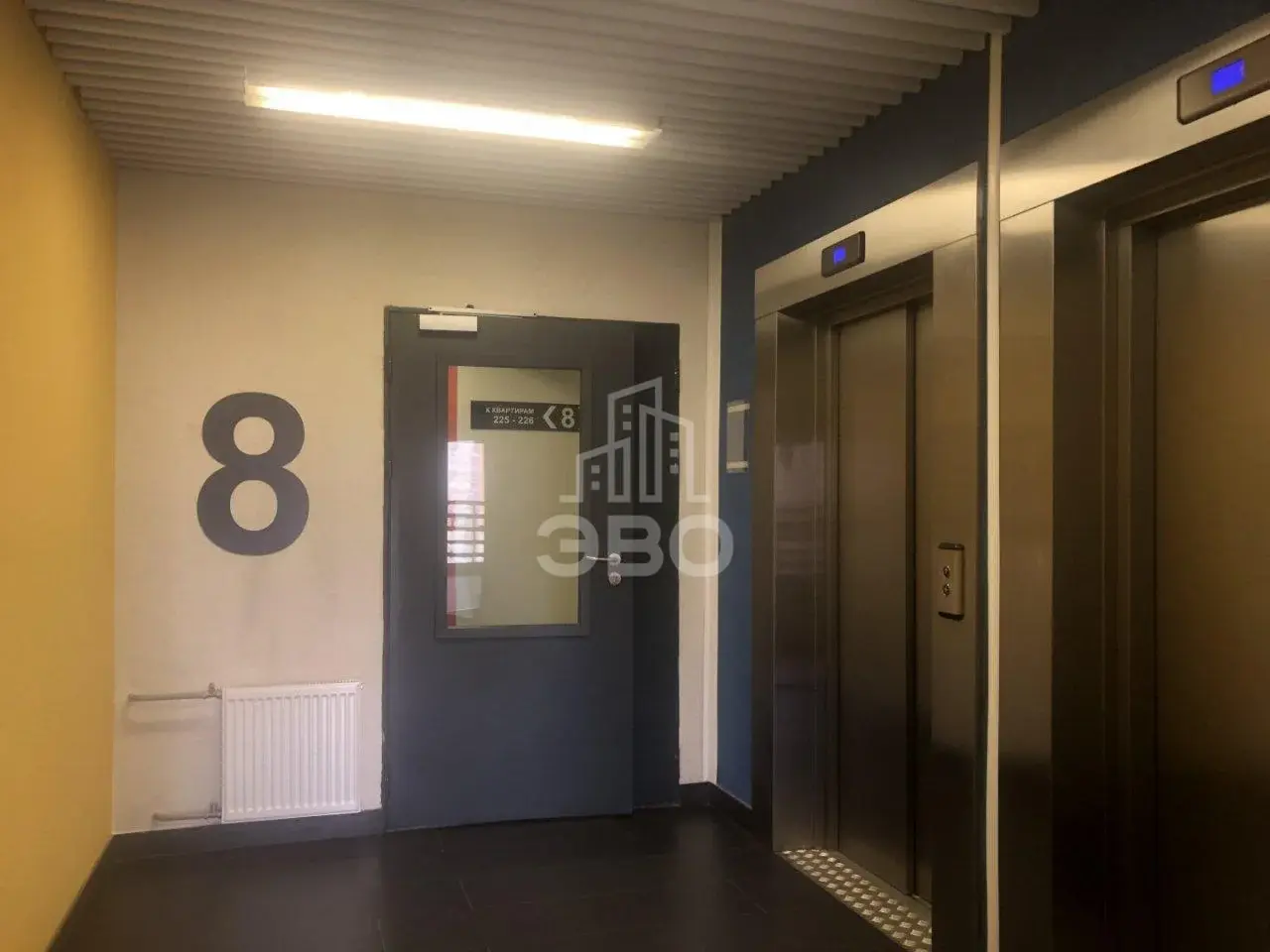 трехкомнатная квартира в Санкт-Петербурге по адресу: Оптиков ул., 34, к 1
